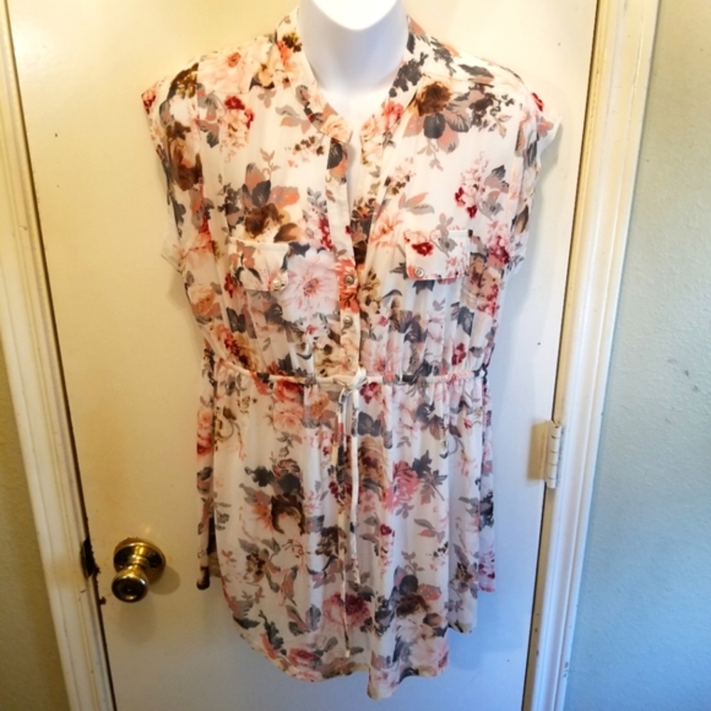 Siren Lily Top Maternity Size Small NWT